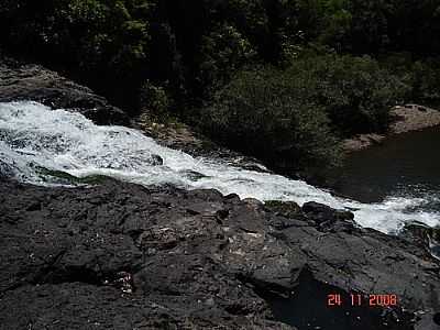 CASCATA DO PERAU DA NEGA-FOTO:ADELINO BASSO - BOQUEIRO DO LEO - RS