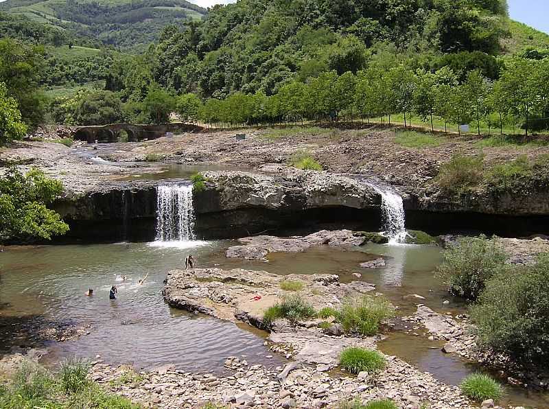 BOQUEIRO DO LEO-RS-CASCATA DE COLNIA JARDIM-FOTO:JOO PAULO SCHEIDT - BOQUEIRO DO LEO - RS