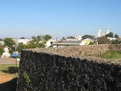 MURO DO FORTE D.PEDRO II-FOTO:HENRIQUE DE BORBA - CAAPAVA DO SUL - RS