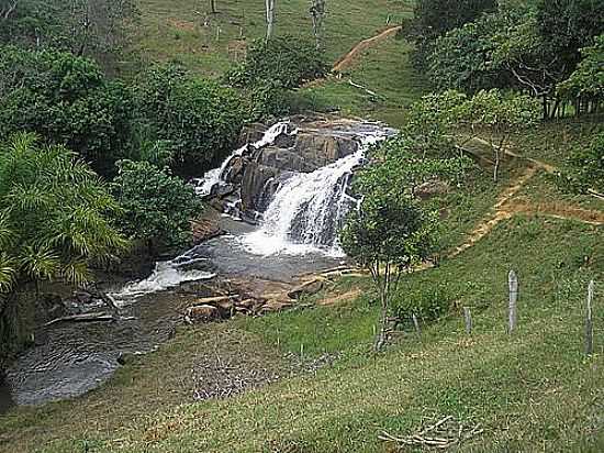 UMA DAS INMERAS CACHOEIRAS DO RIO JIQUIRIA EM JIQUIRIA-BA-FOTO:PEDROJMF - JIQUIRI - BA