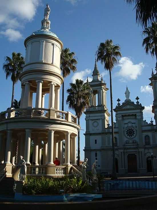 CHATEAU DEAU E IGREJA MATRIZ EM CACHOEIRA DO SUL-RS-FOTO:EMILIANO HOMRICH - CACHOEIRA DO SUL - RS