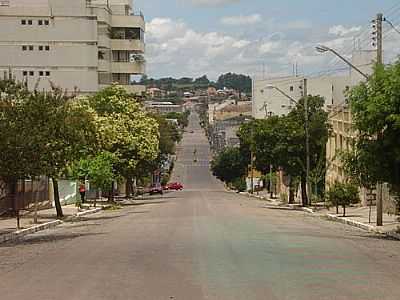 AV. OLAVO MORAES, VISTA DA IGREJA, POR THEOBALDO - CAMAQU - RS