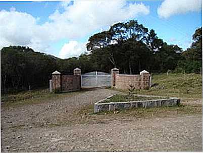 ENTRADA DE UMA FAZENDA-FOTO:PCRAPAKI-TRAMANDA-R - CAMBAR DO SUL - RS