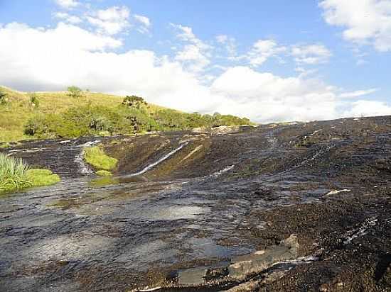 RIO CAMISAS NO LAJEADO MARGARIDAS EM CAMBAR DO SUL-RS-FOTO:CLAITON GIRELLI - CAMBAR DO SUL - RS