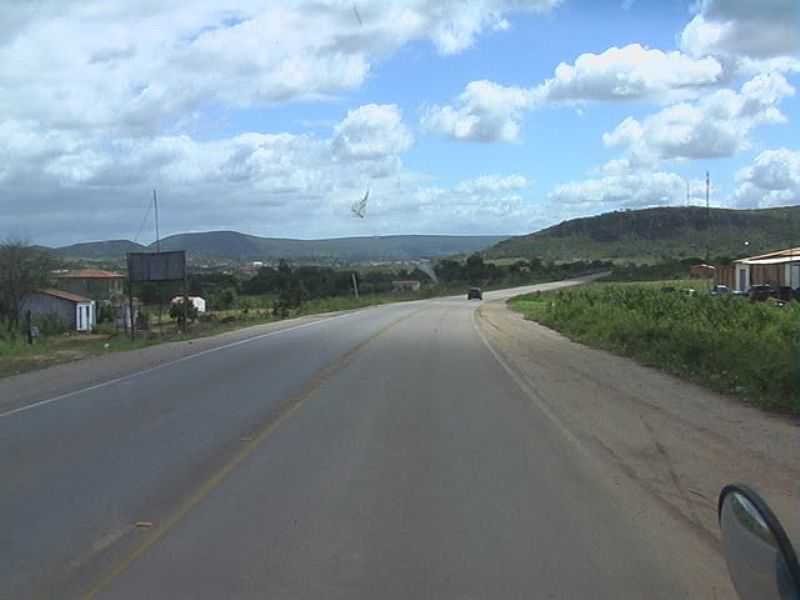 JEREMOABO-BA-RODOVIA NA CIDADE-FOTO:GLUCIO ALMEIDA - JEREMOABO - BA