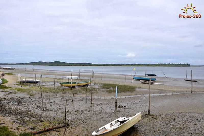 JIRIBATUBA-BA-BARCOS NA PRAIA-FOTO:WWW.PRAIAS-360 - JIRIBATUBA - BA