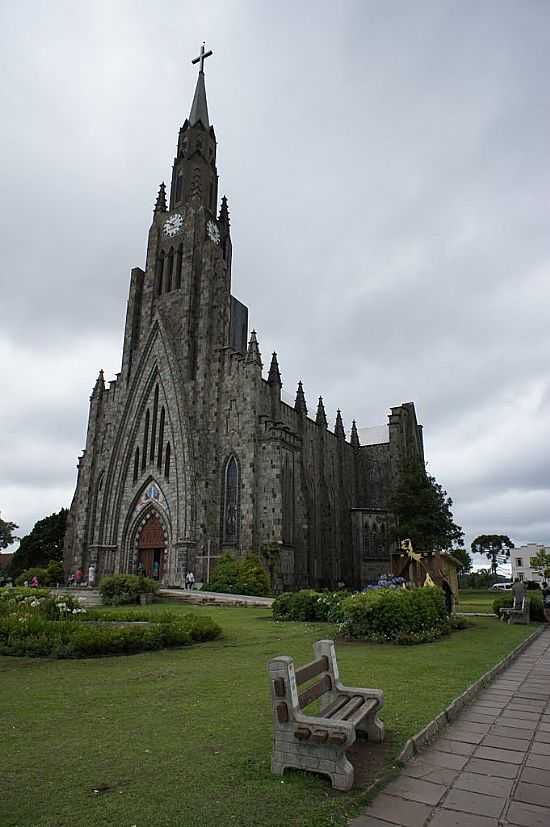 CANELA-RS-CATEDRAL DE N.SRA.DE LOURDES-IGREJA DE PEDRA-FOTO:ERNANDES C SANTOS - CANELA - RS
