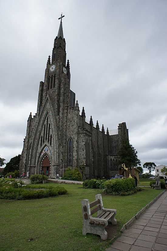 CANELA-RS-CATEDRAL DE N.SRA.DE LOURDES-IGREJA DE PEDRA-FOTO:ERNANDES C SANTOS - CANELA - RS