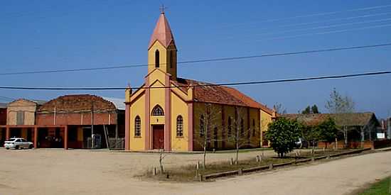 PRAA E IGREJA EM CAPO DA PORTEIRA-FOTO:PAULO LILJA - CAPO DA PORTEIRA - RS