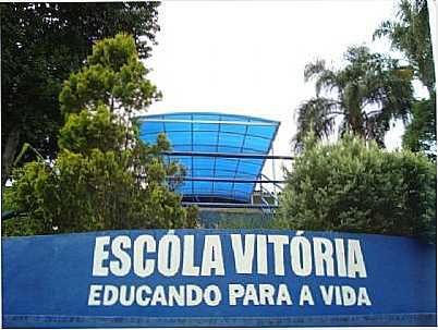 ESCOLA VITRIA - CENTRO DE CASCA, POR LAURO ANTONIO FINATTO - CASCA - RS