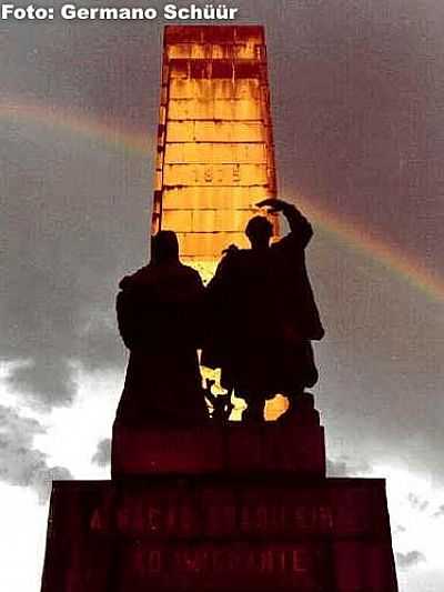 MONUMENTO AO IMIGRANTE-FOTO:GERMANO SCHR  - CAXIAS DO SUL - RS