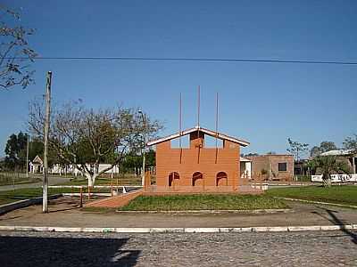 ALTAR DA PTRIA-FOTO:JERRI.GOMES  - CERRITO - RS