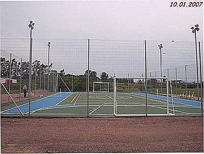 QUADRA ESPORTIVA NO PARQUE MUNICIPAL ADHEMAR DE FARIAS-FOTO:DILMARSILVA - CHARQUEADAS - RS