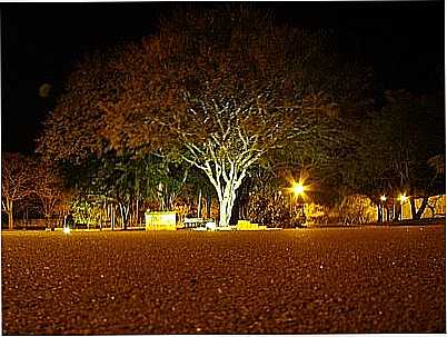 PRAA DA ESCOLA ASSIS CHATEAUBRIANT-FOTO:MAURICIO GOMES FERRE  - CHARQUEADAS - RS