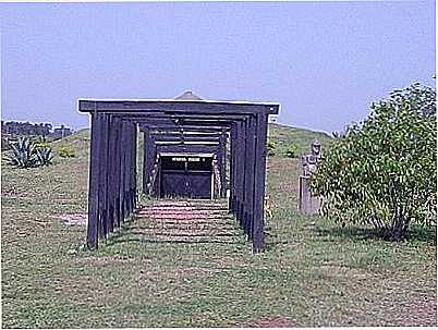 MEMORIAL AO MINEIRO-EMILIOAVILA - CHARQUEADAS - RS