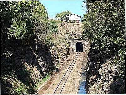 TUNEL FERROVIRIO-FOTO:EDILSON BENVENUTTI - COLINAS - RS