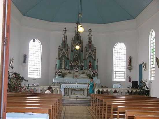 INTERIOR DA CAPELA DE SO PEDRO EM COXILHA GRANDE-FOTO:FBIO P. HOFFMANN - COXILHA GRANDE - RS