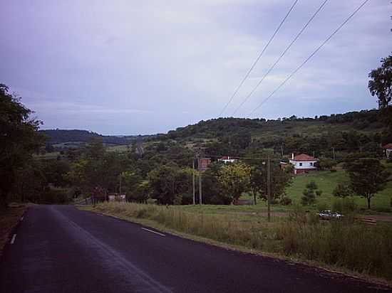 ESTRADA DA COMUNIDADE JOO DE CASTILHOS EM DEZESSEIS DE NOVEMBRO-FOTO:GILSON TURCHIELLO - DEZESSEIS DE NOVEMBRO - RS