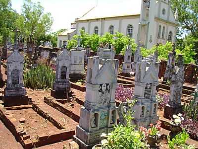 PRIMEIRO CEMITRIO EVANGLICO-POR JEREMIAS WACHHOLZ - DONA OTLIA - RS