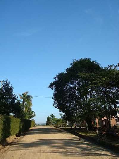 RUA DA CIDADE-FOTO:EMILIANO HOMRICH  - ELDORADO DO SUL - RS