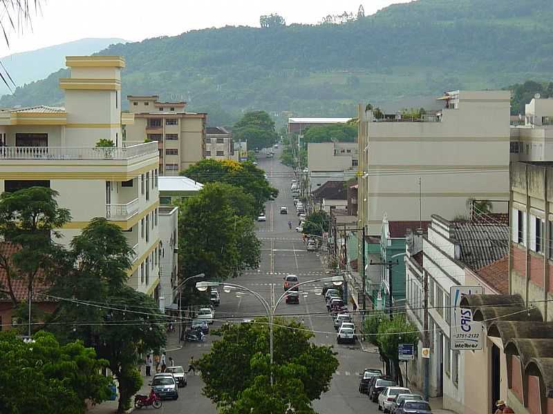 ENCANTADO-RS-CENTRO DA CIDADE E AO FUNDO A SERRA-FOTO:MARCUS BNEKER - ENCANTADO - RS