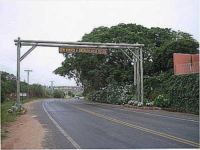 PRTICO DE ENTRADA-FOTO:HENRIQUE DE BORBA - ENCRUZILHADA DO SUL - RS