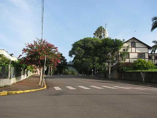 FELIZ-RS-RUA NO CENTRO DA CIDADE-FOTO:RENE HASS - FELIZ - RS