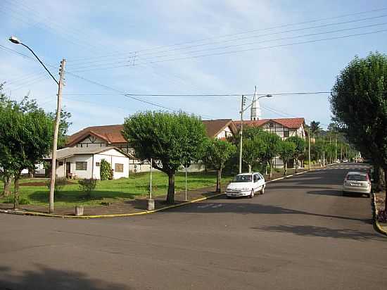 FELIZ-RS-RUA NO CENTRO DA CIDADE-FOTO:RENE HASS - FELIZ - RS