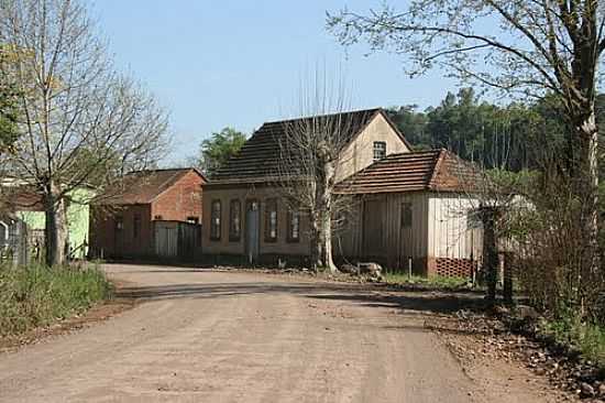 CASAS EM FORMOSA-RS-FOTO:CAIOFLAVIO - FORMOSA - RS