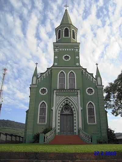 IGREJA-FOTO:EVAIR AULER  - FORQUETINHA - RS