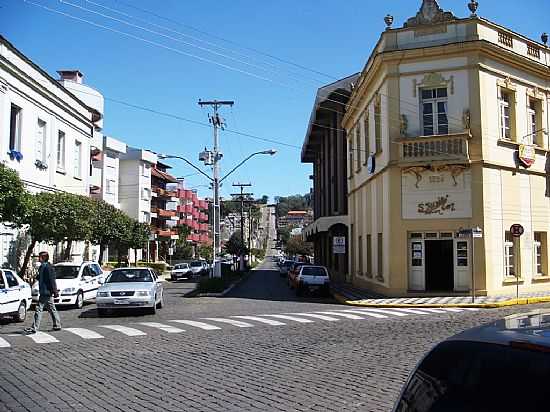 AVENIDA NO CENTRO DE GARIBALDI-RS-FOTO:FELIPE STEFANIACK - GARIBALDI - RS