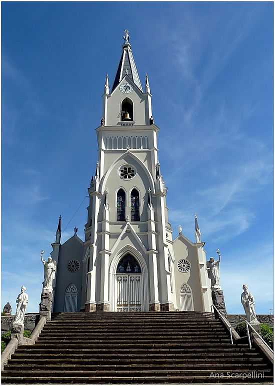 IGREJA MATRIZ DE SO PEDRO EM GARIBALDI-RS-FOTO:ANA MARIA SCARPELLIN - GARIBALDI - RS