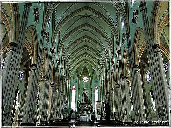 INTERIOR DA IGREJA MATRIZ DE SO PEDRO EM GARIBALDI-RS-FOTO:ROBERTA SORIANO - GARIBALDI - RS