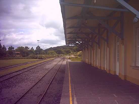 PLATAFORMA DA ESTAO FERROVIRIA DE GARIBALDI-RS-FOTO:JULI_MPOTTER - GARIBALDI - RS