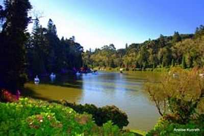 LAGO NEGRO-FOTO:ANELISE KUNRATH  - GRAMADO - RS