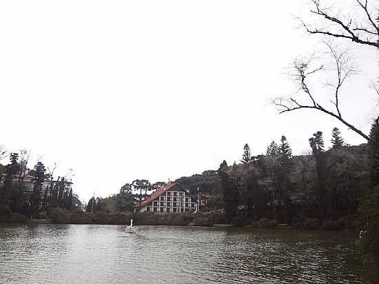 GRAMADO-RS-LAGO NEGRO-FOTO:PE. EDINISIO PEREIRA - GRAMADO - RS