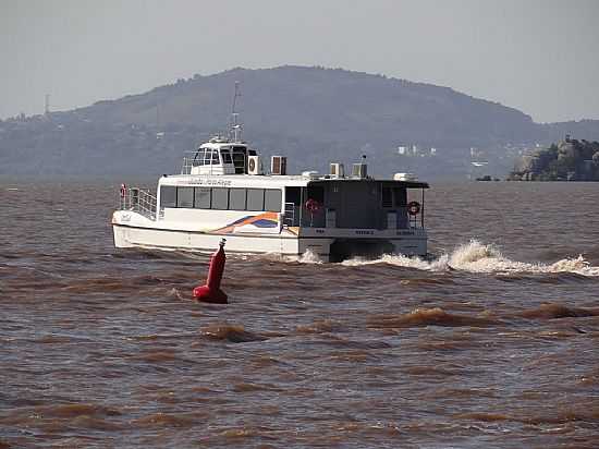 GUABA-RS-CATAMAR NA TRAVESSIA PORTO ALEGRE/GUABA-FOTO:PAULO YUJI TAKARADA - GUABA - RS