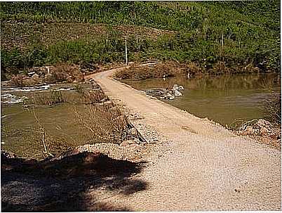 PONTE SBRE O RIO GUAPOR-FOTO:GILBERTO LUIS DAL MA - GUAPOR - RS