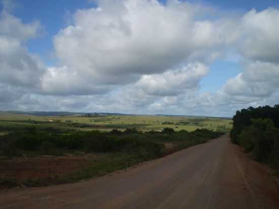 ESTRADA E PAISAGEM, TIPICA DA REGIO.   POR RENATO AZAMBUJA CAETANO - HERVAL - RS