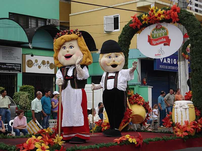 IGREJINHA-RS-DESFILE DA OKTOBERFEST-FOTO:PT.WIKIPEDIA.ORG - IGREJINHA - RS