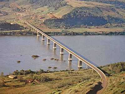 PONTE SOBRE O RIO URUGUAI-FOTO:GEOREPORTER - IRA - RS