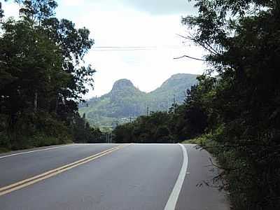 RODOVIA COMVISTA PARA O MORRO-FOTO:MINDUBARS  - ITACOLOMI - RS