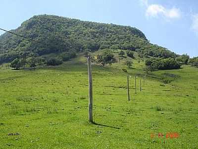 ESCALANDO O MONTE GRAPPA-FOTO:MDZANCAN - IVOR - RS