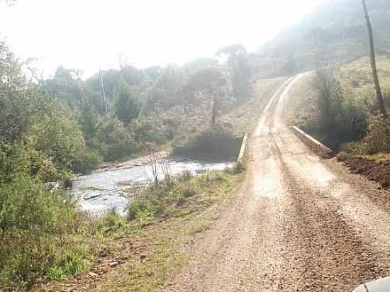 PONTE SOBRE O RIO CAVALHADA EM JU-RS-FOTO:MRAIMANN - JU - RS