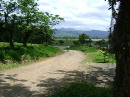 ESTRADA RURAL EM MAMPITUBA-FOTO:ARCHIMEDES - MAMPITUBA - RS