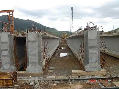 PONTE EM CONSTRUO-FOTO:PACM BR101SCRS GEREN - MAQUIN - RS