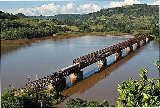 PONTE FERROVIRIA, MAIS DE CEM ANOS DE HISTRIA, EM MAECELINO RAMOS-RS-FOTO:ZELIA WALTRICK - MARCELINO RAMOS - RS