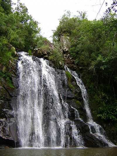 CASCATA DO CHICO-FOTO:ARCHIMEDES (MEDI) - MARIANA PIMENTEL - RS