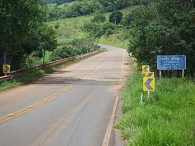 PONTE SOBRE O RIO INHANDAVA-FOTO:AURI BRANDO  - MAXIMILIANO DE ALMEIDA - RS