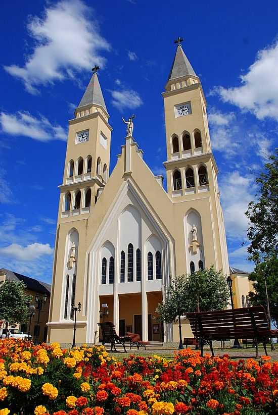 MONTE BELO DO SUL-RS-IGREJA CATLICA-FOTO:ANELISE KUNRATH - MONTE BELO DO SUL - RS